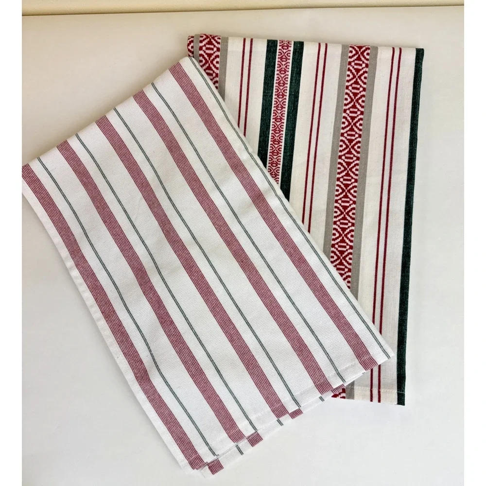 Lot 1 - Williams Sonoma Dishtowel 100% Cotton and 1 dishtowel unmarked